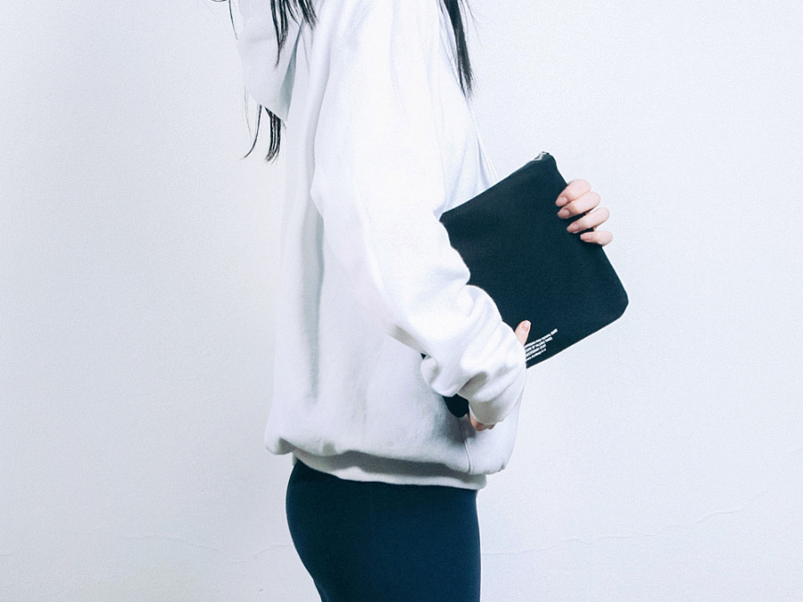 벗딥(BUTDEEP) MINIMAL LOGO POUCH(L)-NAVY