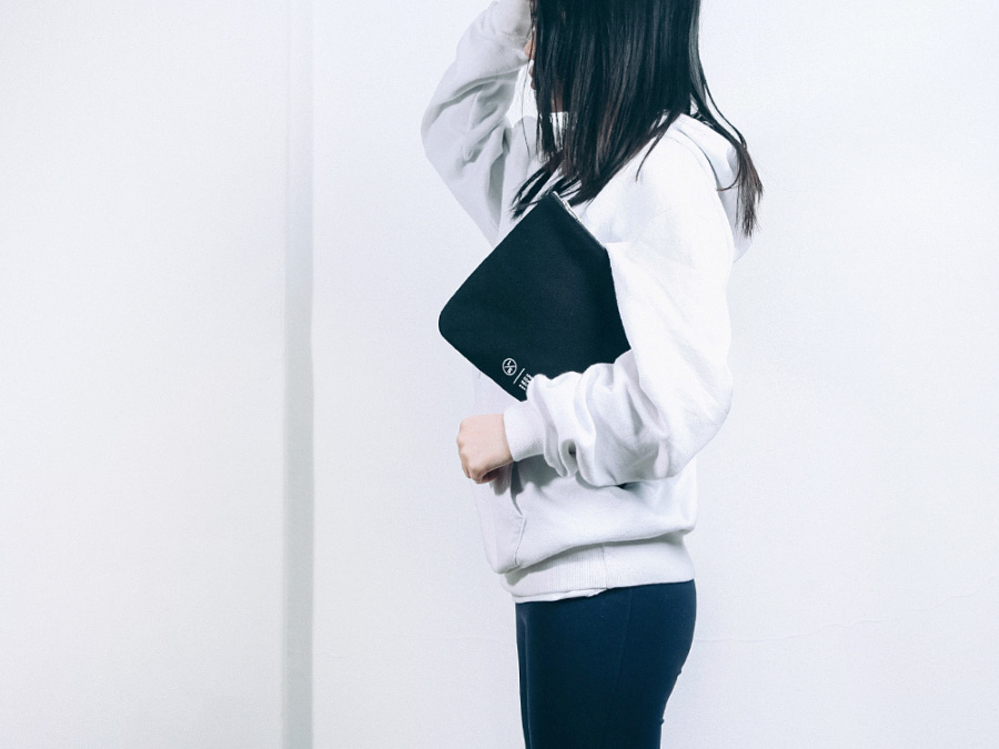 벗딥(BUTDEEP) MINIMAL POUCH(L)-BLACK