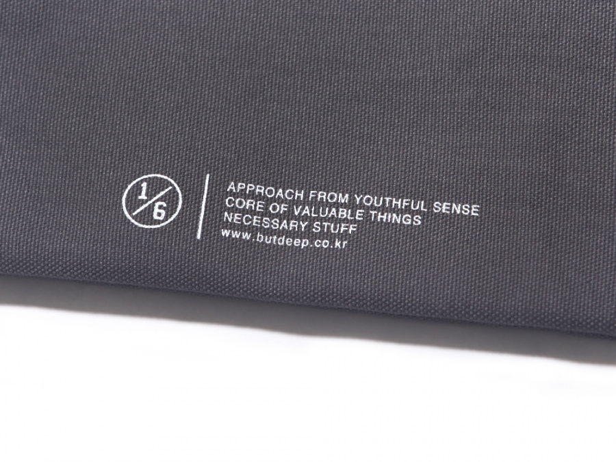 벗딥(BUTDEEP) MINIMAL LOGO POUCH(L)-GREY