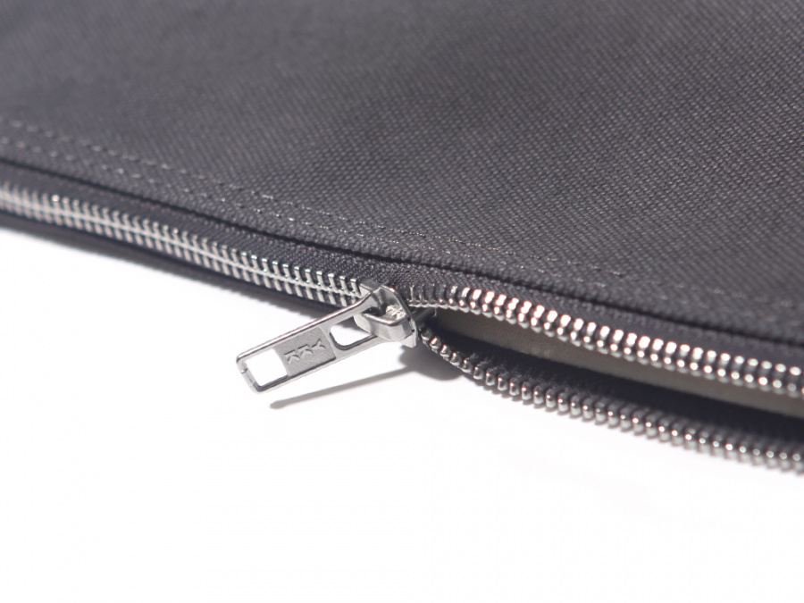 벗딥(BUTDEEP) MINIMAL LOGO POUCH(L)-GREY