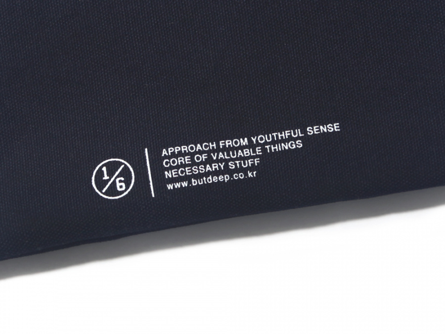 벗딥(BUTDEEP) MINIMAL LOGO POUCH(L)-NAVY