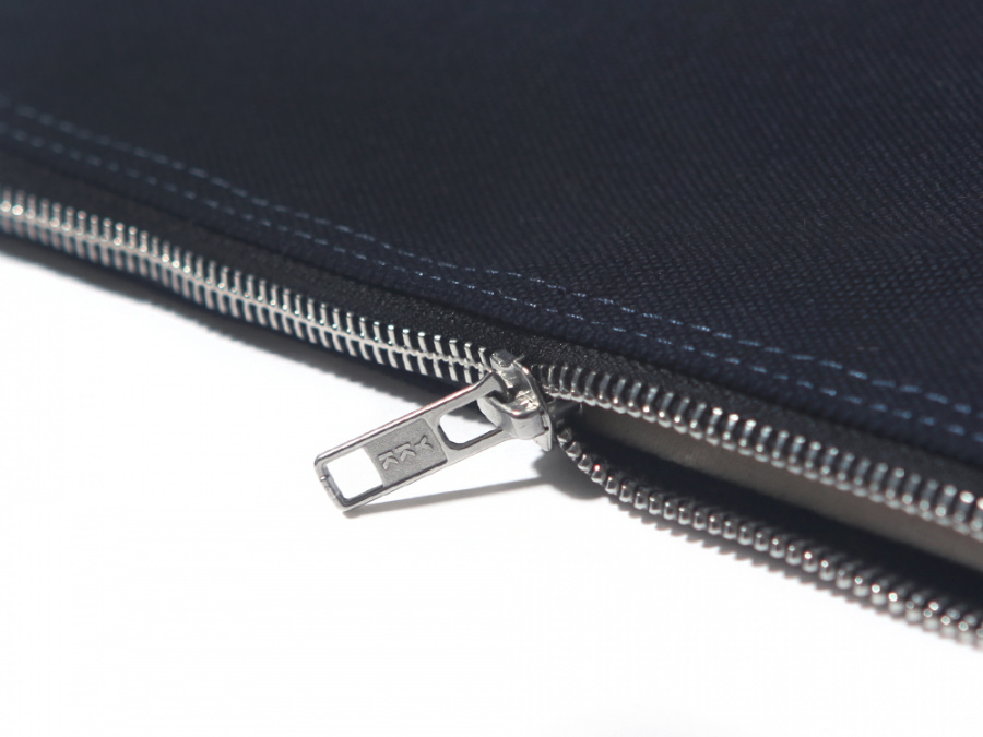 벗딥(BUTDEEP) MINIMAL LOGO POUCH(L)-NAVY