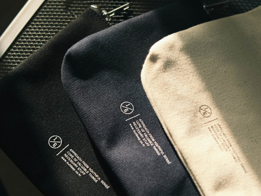 벗딥(BUTDEEP) MINIMAL LOGO POUCH(S)-BLACK