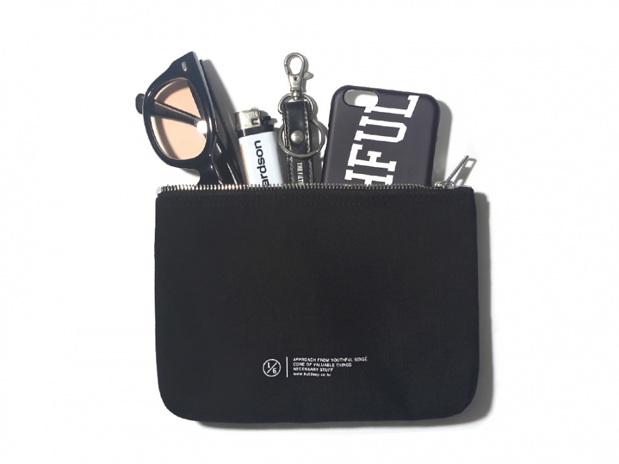 벗딥(BUTDEEP) MINIMAL LOGO POUCH(S)-BLACK