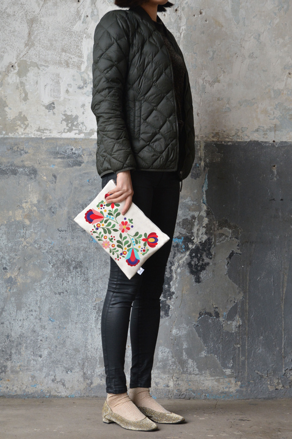 더블쿼츠(DOUBLE QUOTES) D204 더블쿼츠 피아 클러치백 (화이트)