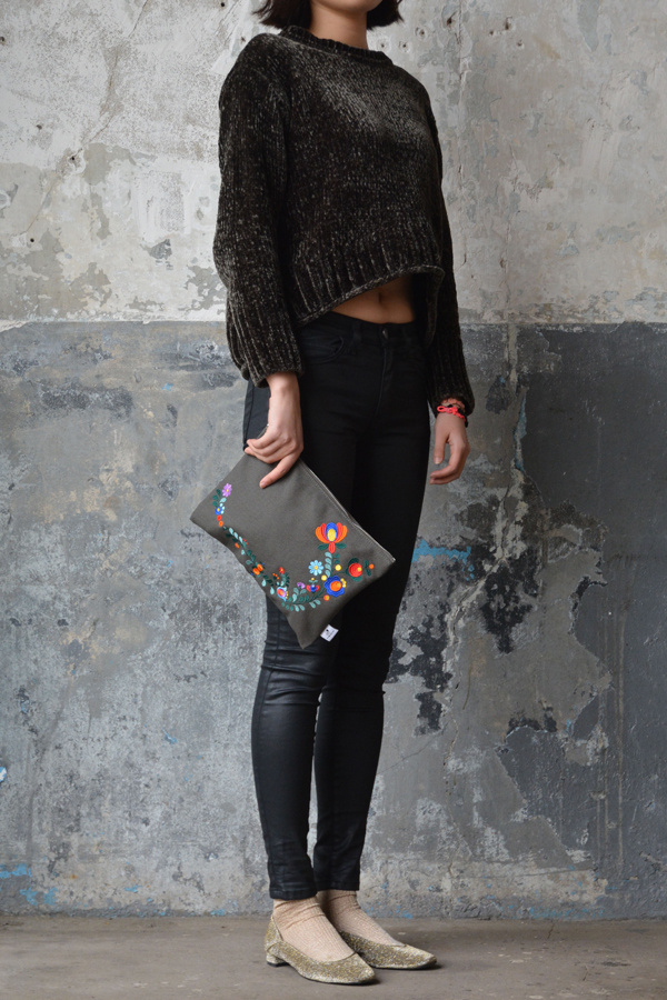 더블쿼츠(DOUBLE QUOTES) D203 더블쿼츠 피아 클러치백 (그레이)