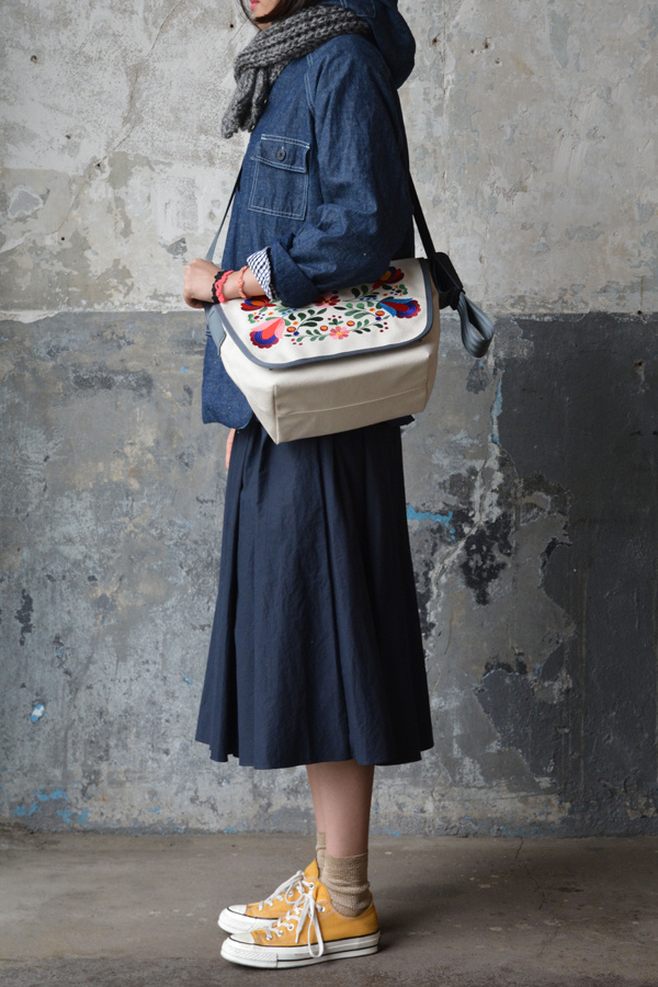 더블쿼츠(DOUBLE QUOTES) D104 더블쿼츠 알마 메신저 백 (화이트)