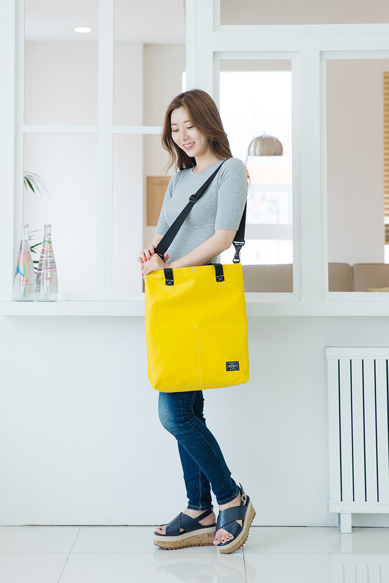 브리스코(BRISCO) TAPO Cross & Tote Bag_Yellow 타포린 크로스백 토트백