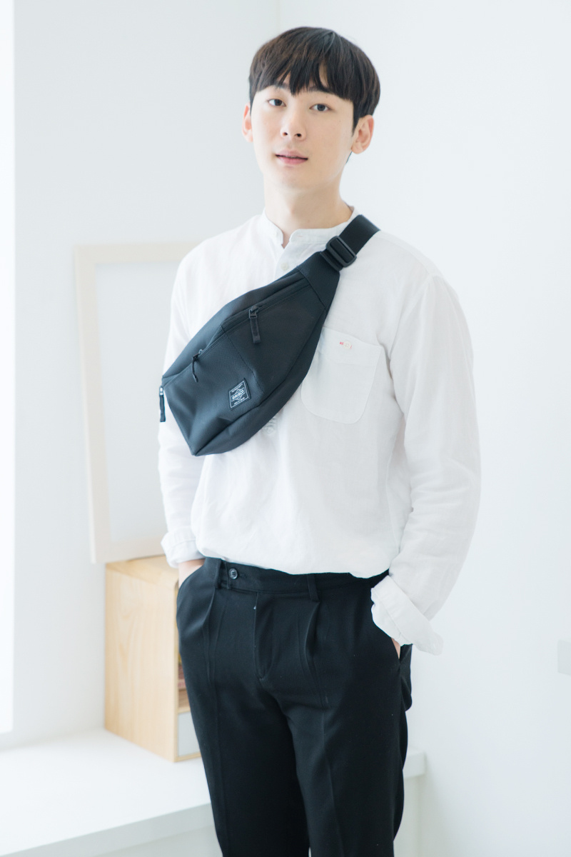 브리스코(BRISCO) HALF MOON Waist Bag_1800Black 힙색 웨이스트백