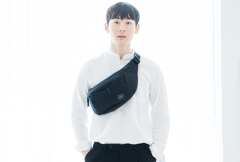 브리스코(BRISCO) HALF MOON Waist Bag_1800Black 힙색 웨이스트백