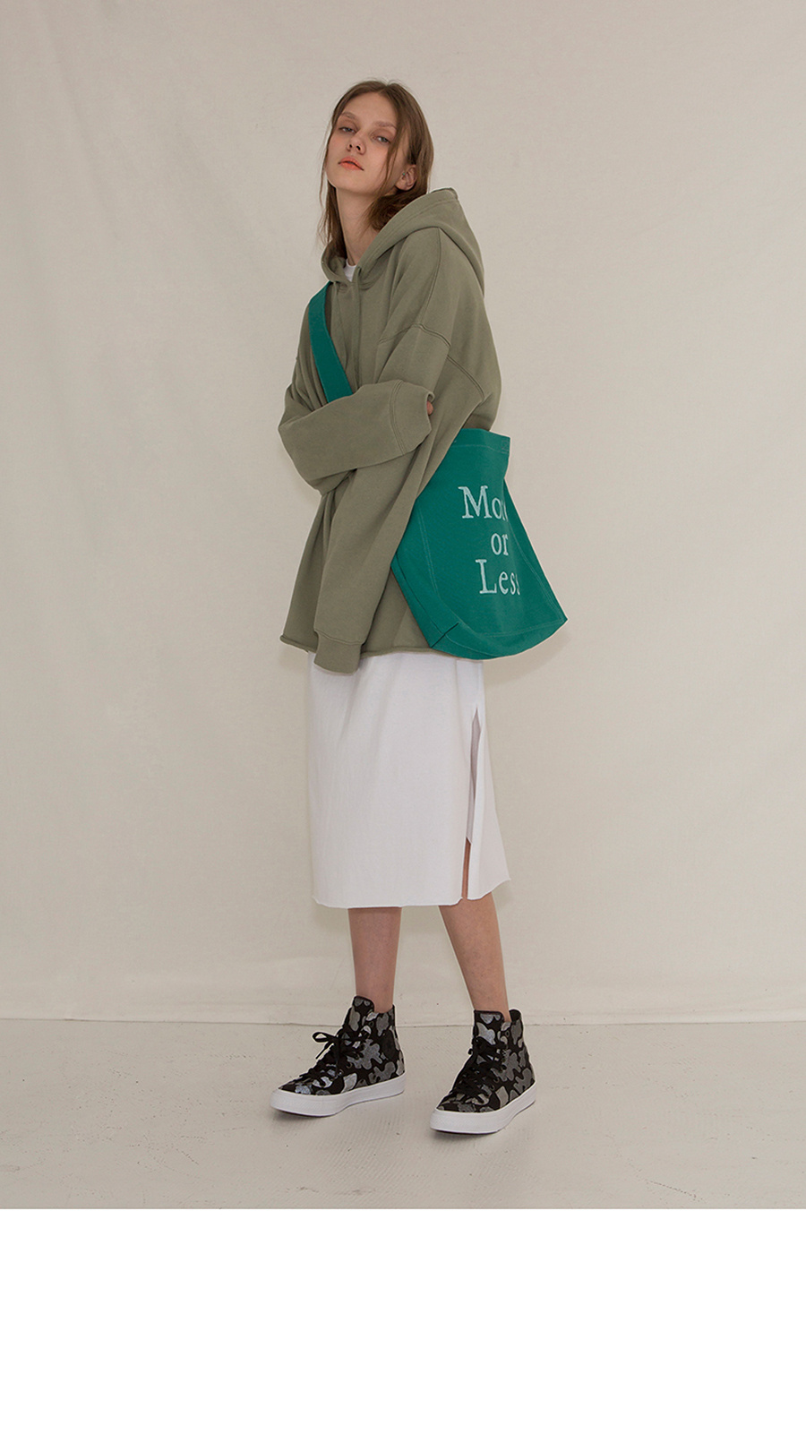 모어올레스(MORE OR LESS) MORE-OR-LESS POCKET BAG - GREEN