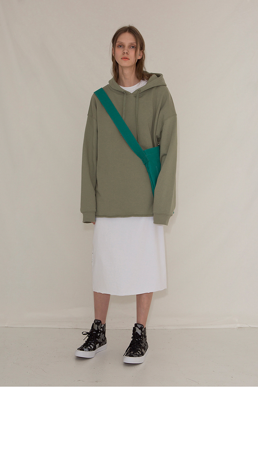 모어올레스(MORE OR LESS) MORE-OR-LESS POCKET BAG - GREEN