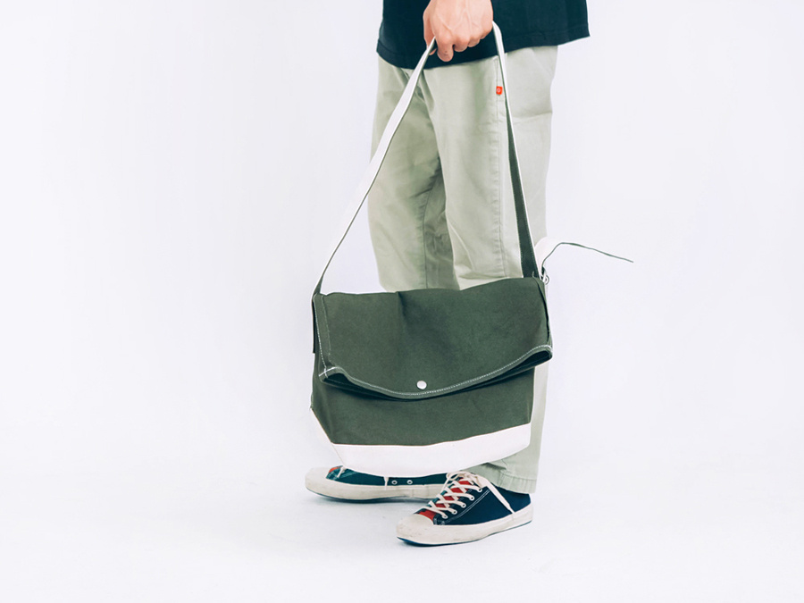 벗딥(BUTDEEP) FLAP MESSENGER BAG-OLIVE/NATURAL