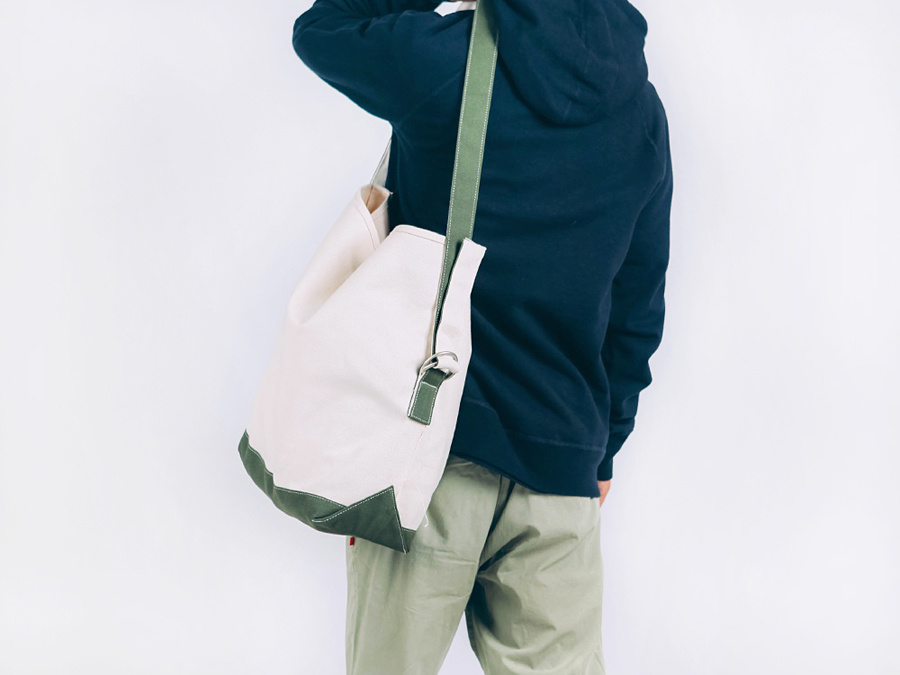 벗딥(BUTDEEP) FLAP MESSENGER BAG-OLIVE/NATURAL