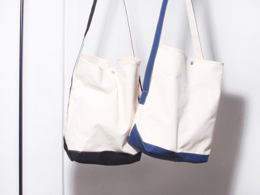 벗딥(BUTDEEP) FLAP MESSENGER BAG-NATURAL/BLACK