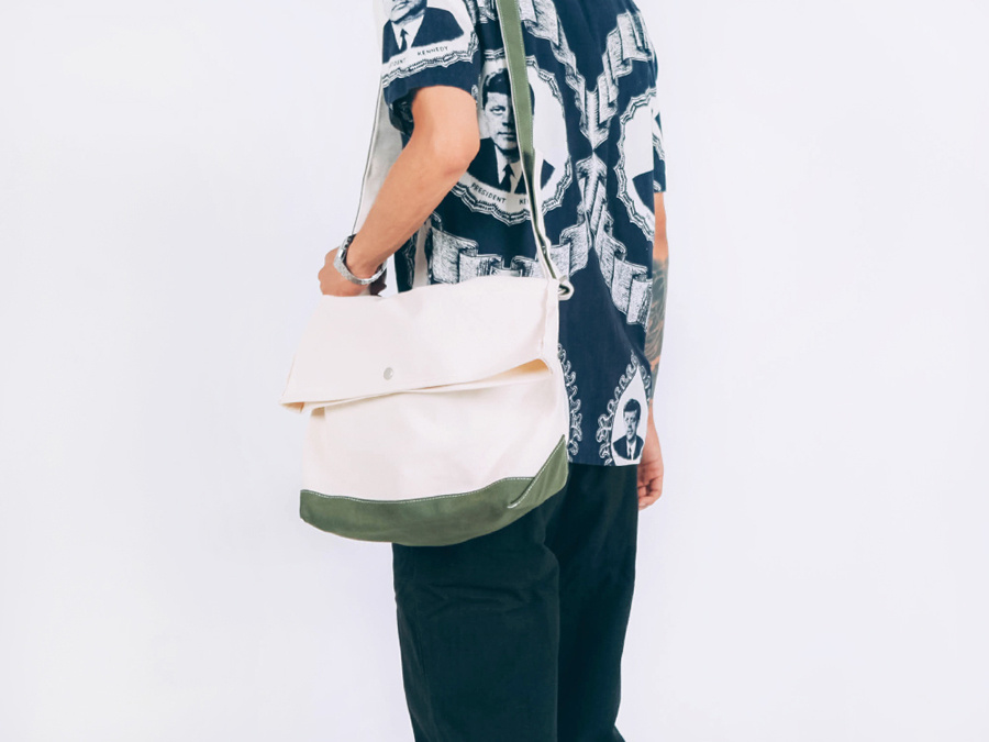 벗딥(BUTDEEP) FLAP MESSENGER BAG-NATURAL/OLIVE