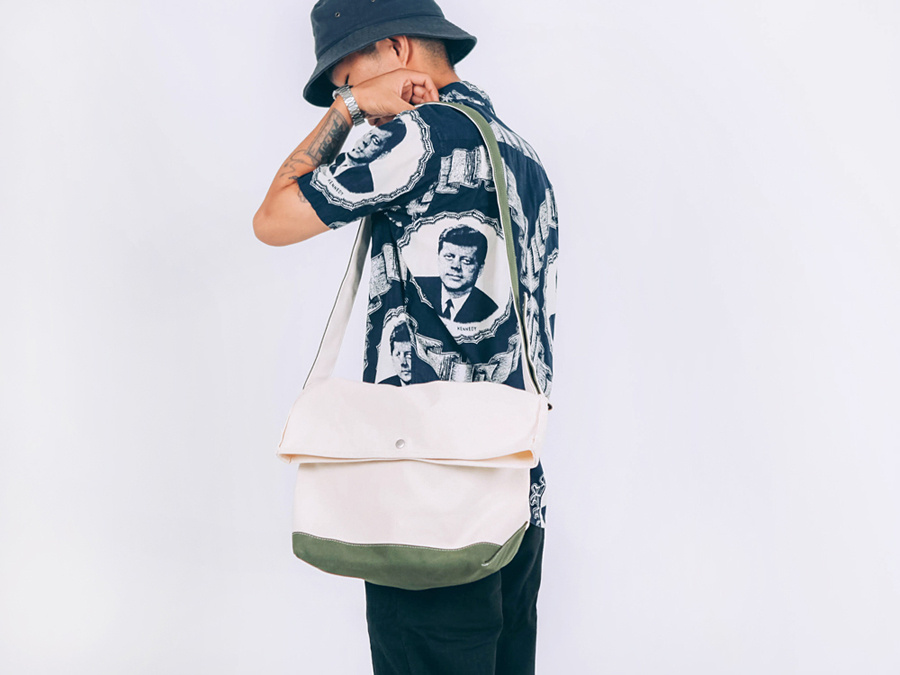 벗딥(BUTDEEP) FLAP MESSENGER BAG-NATURAL/OLIVE