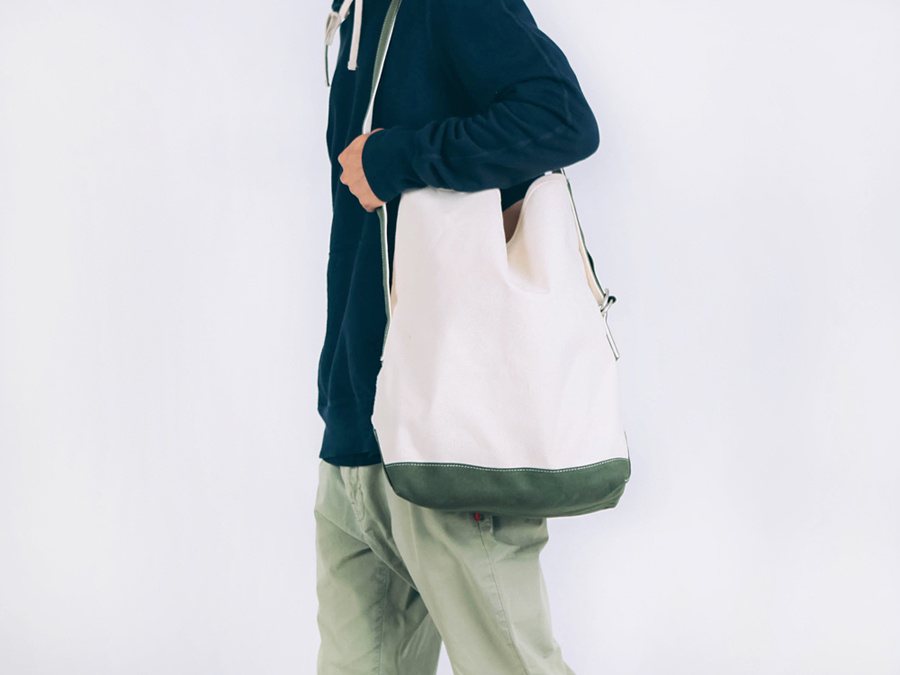 벗딥(BUTDEEP) FLAP MESSENGER BAG-NATURAL/OLIVE