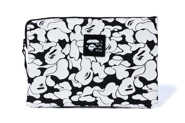 베이프(B.A.P.E) 베이프 여성 RUBBER SOLID CAMO CLUTCH BAG