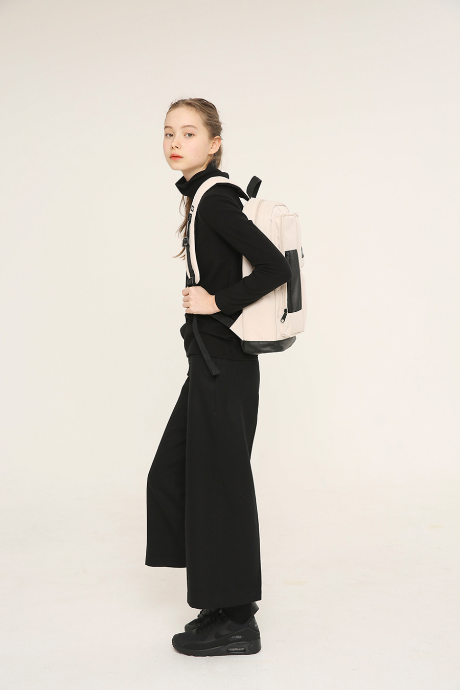 네이키드니스(NEIKIDNIS) MESH SQUARE BACKPACK / LIGHT BEIGE