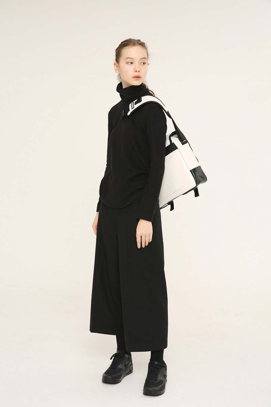 네이키드니스(NEIKIDNIS) [레더] ICON MESSENGER BAG / LEATHER IVORY