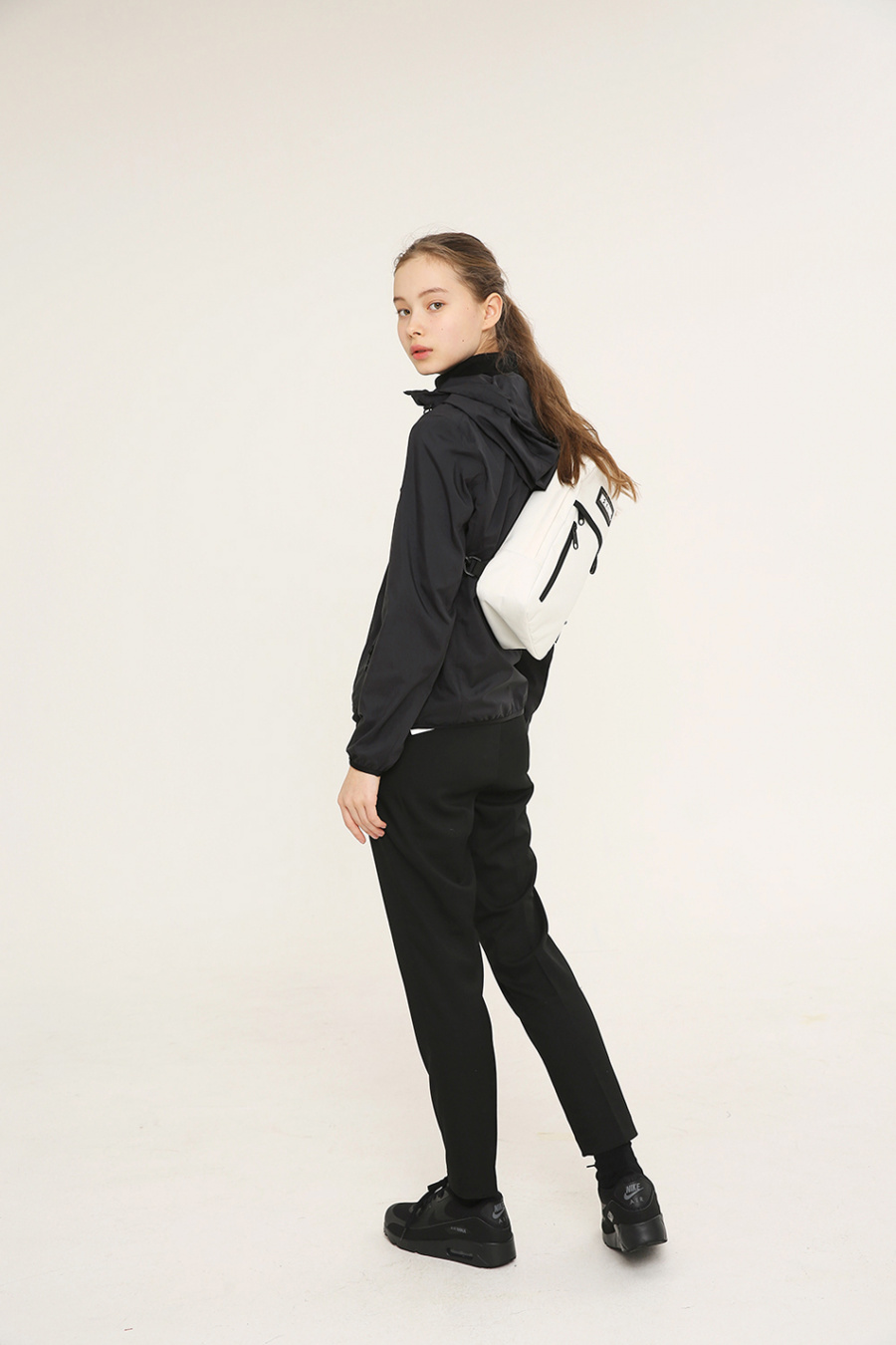 네이키드니스(NEIKIDNIS) DAILY SLING BAG / IVORY