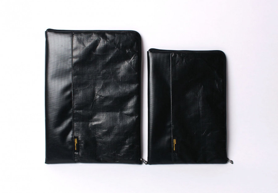 언더 컨스트(UNDER CONST.) 노트북파우치 블랙