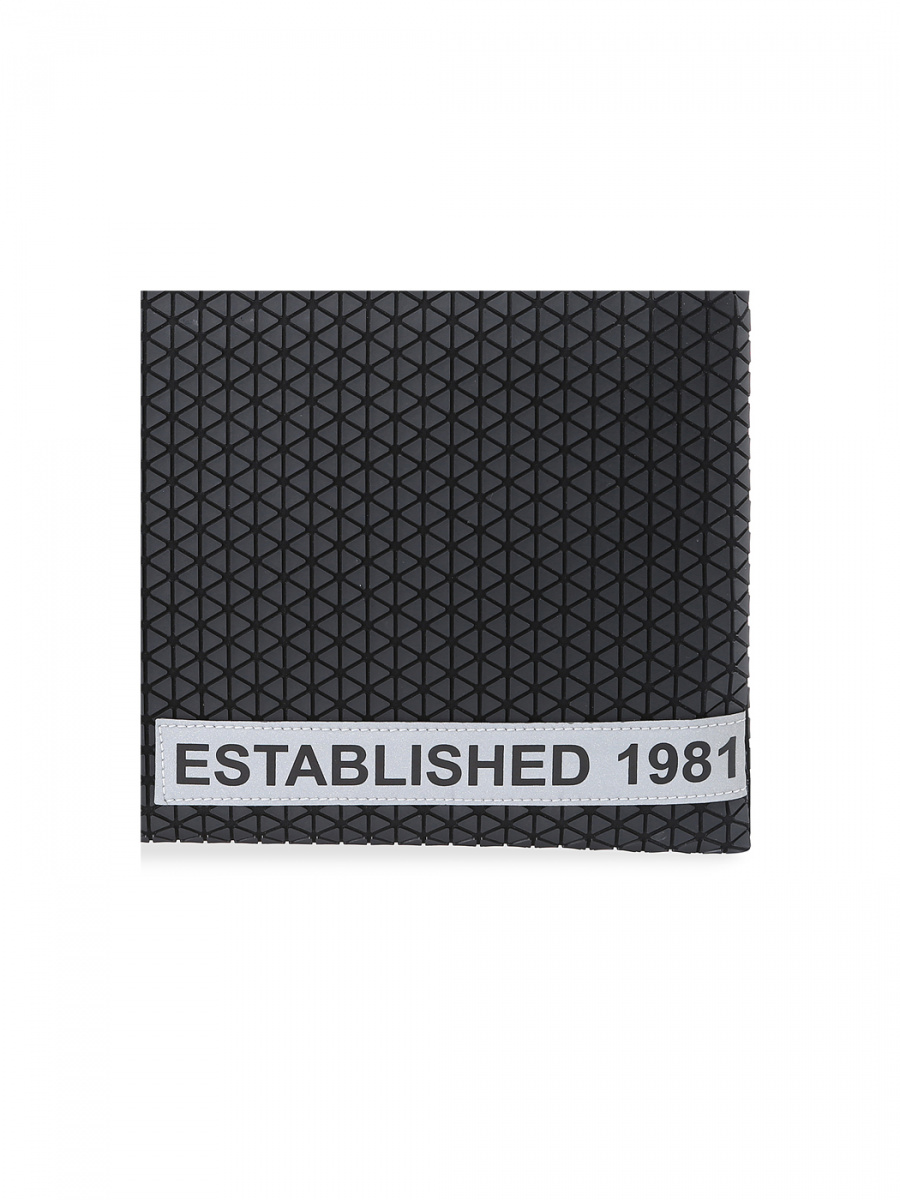 게스(GUESS) 삼각 엠보 클러치