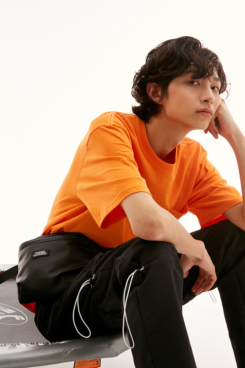 오버사이즈해프닝(OVERSIZE HAPPENING) 로고 벨트 백 블랙