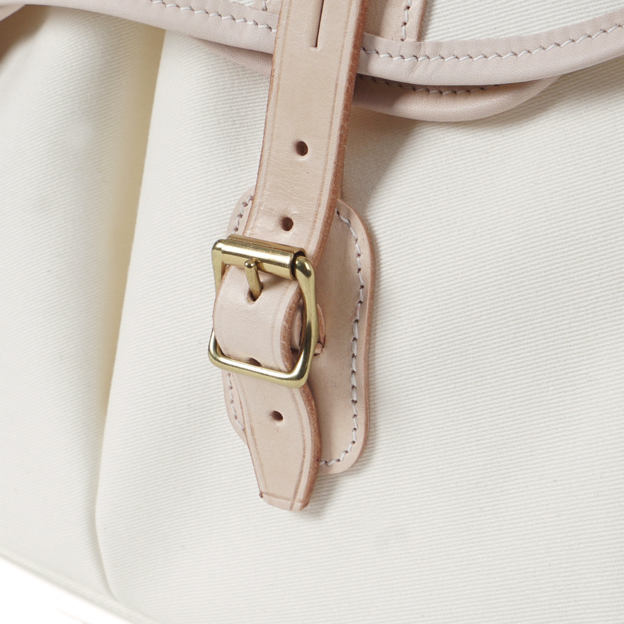 브래디백(BRADYBAGS) 라지 아리엘 트라우트 피싱 백 오프화이트 내츄럴