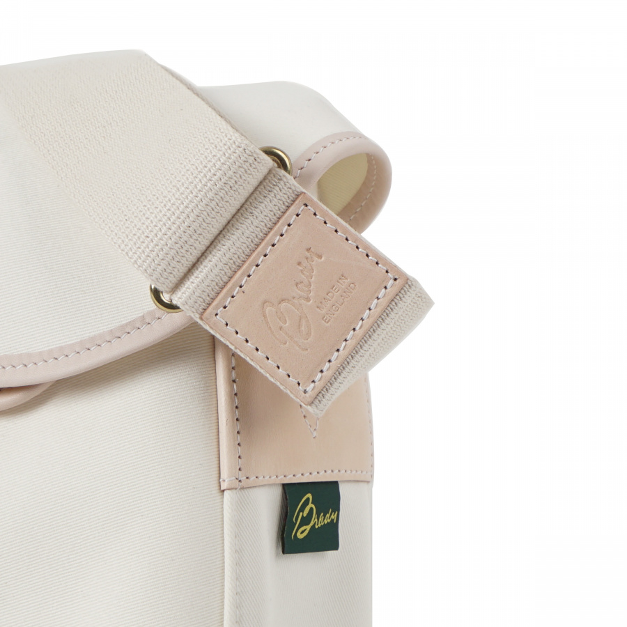 브래디백(BRADYBAGS) 라지 아리엘 트라우트 피싱 백 오프화이트 내츄럴