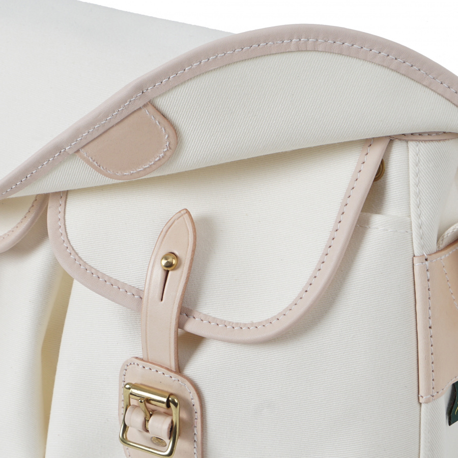 브래디백(BRADYBAGS) 라지 아리엘 트라우트 피싱 백 오프화이트 내츄럴