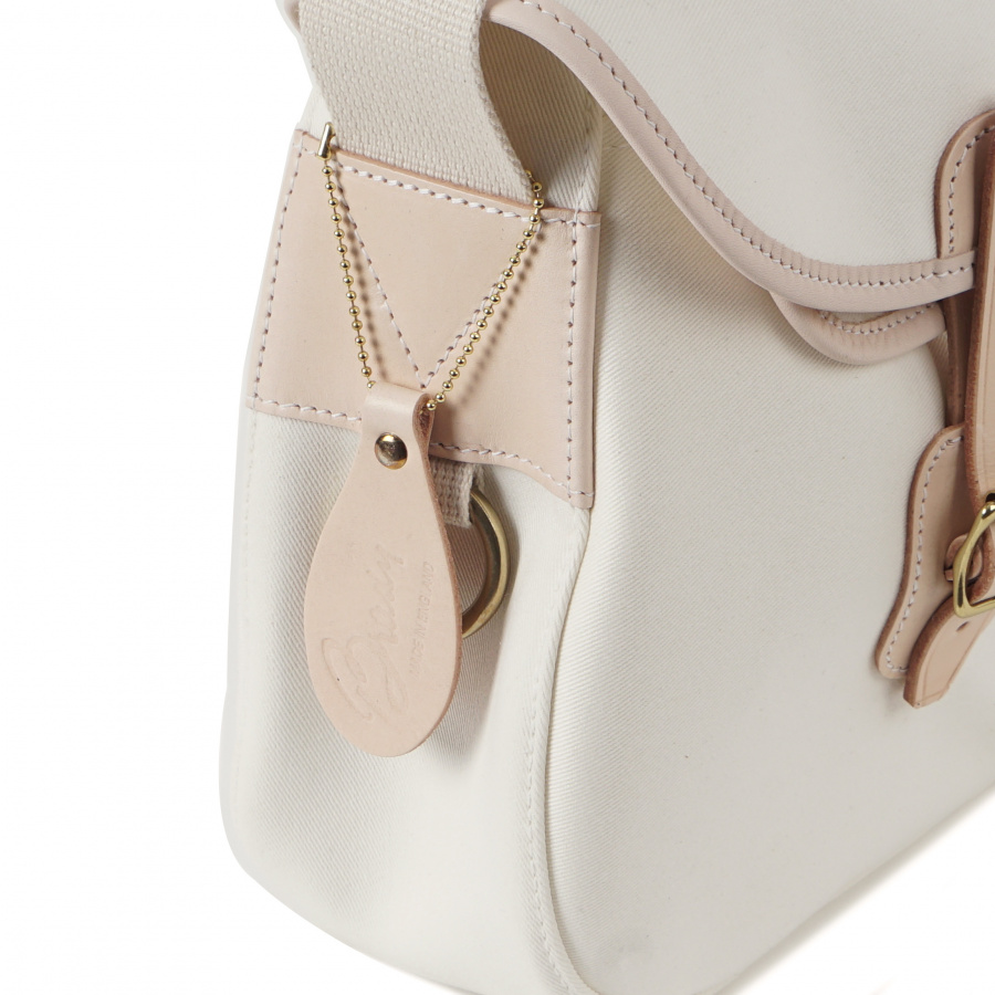 브래디백(BRADYBAGS) 라지 아리엘 트라우트 피싱 백 오프화이트 내츄럴