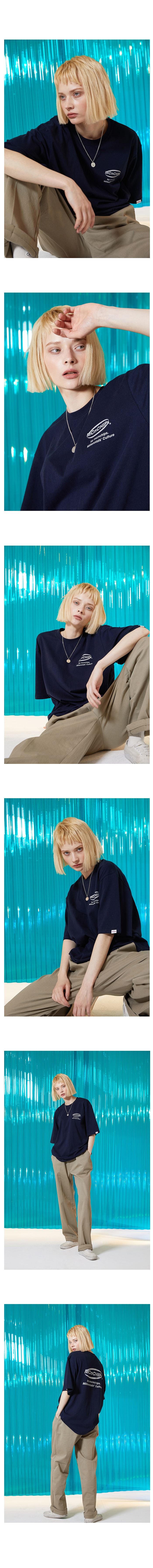 맥앤칩스(MCNCHIPS) 미니 스퀘어 로고 티셔츠 [네이비]