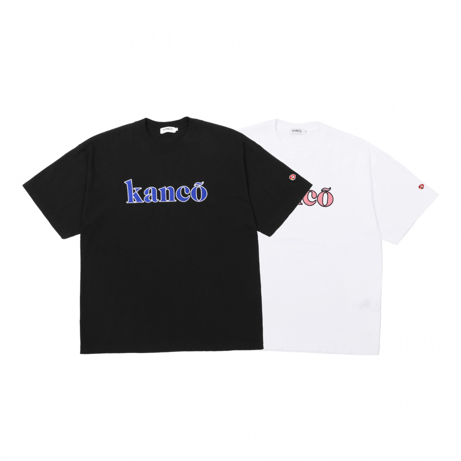 칸코(KANCO) KANCO SERIF LOGO TEE black