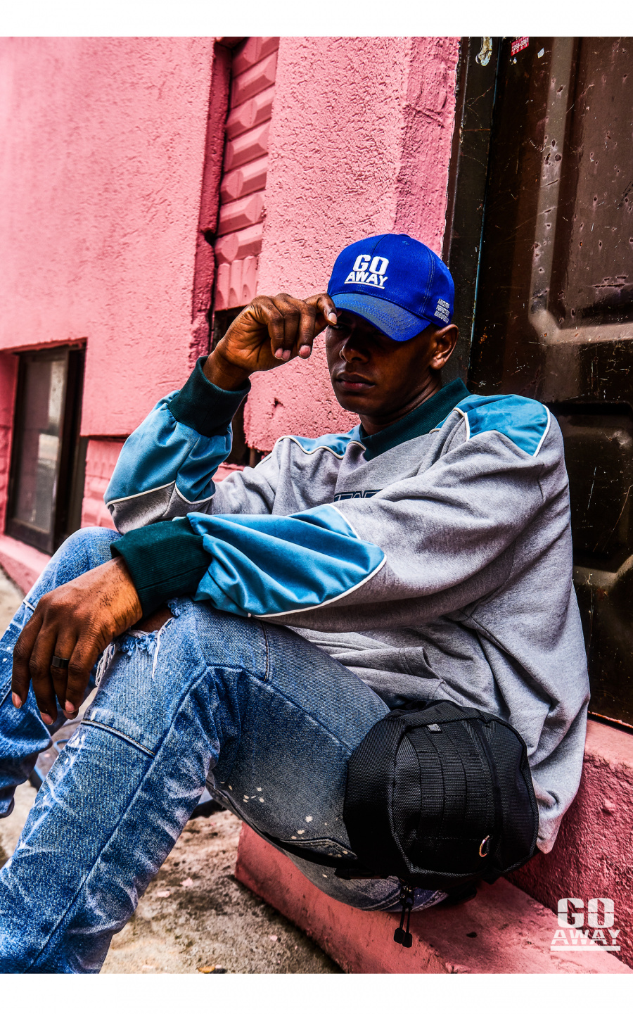 고어웨이(GO AWAY) 베리어스 레그 백 (블랙)