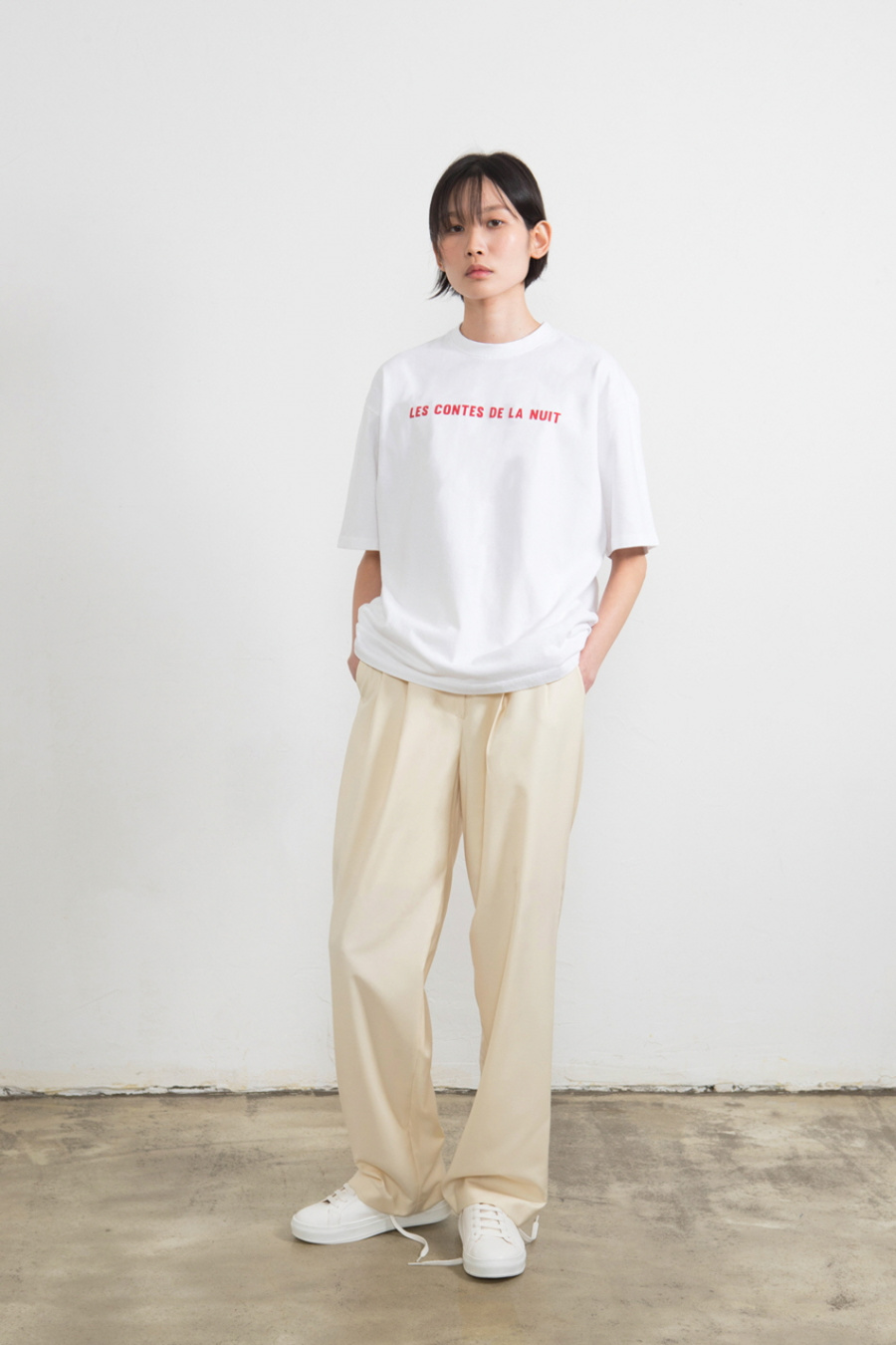 누(NOUS) Red Logo Graphic T-Shirt (White)