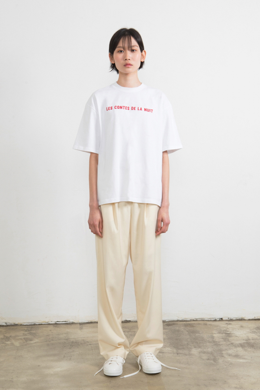 누(NOUS) Red Logo Graphic T-Shirt (White)