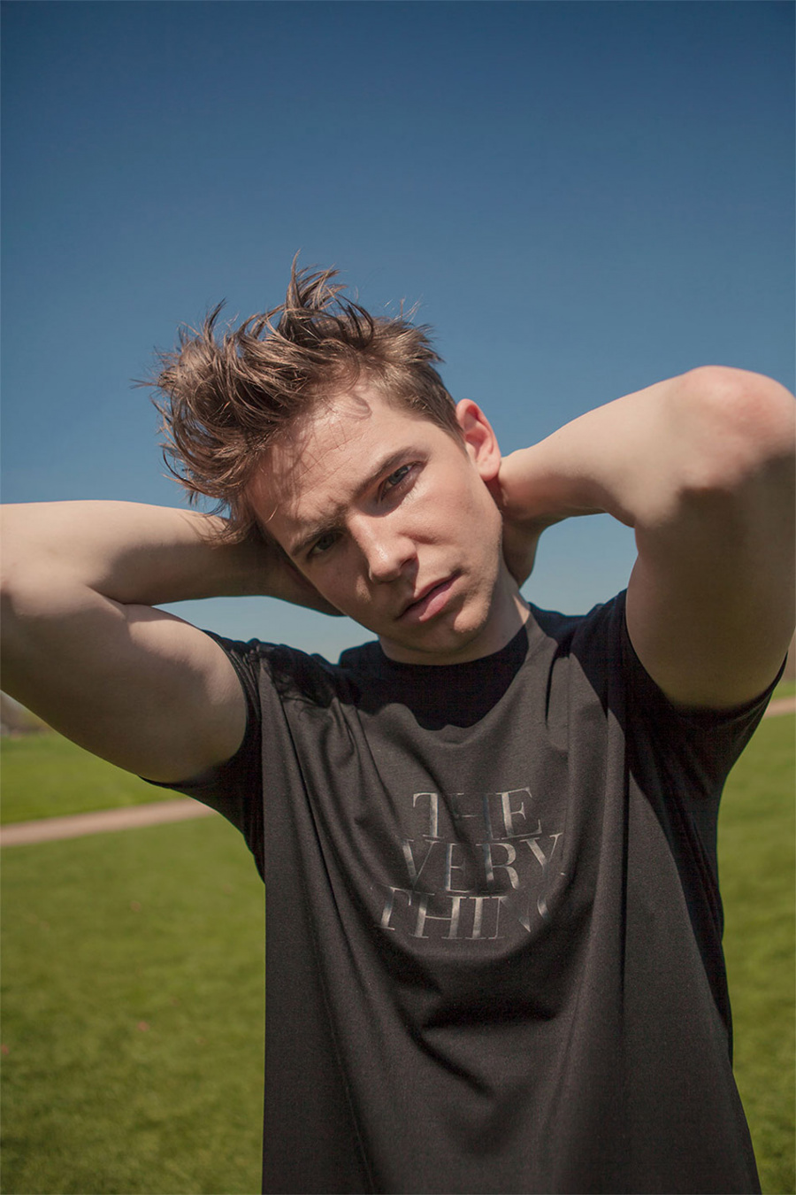 더 베리 띵(THE VERY THING) 심플 프린트 티셔츠(블랙)