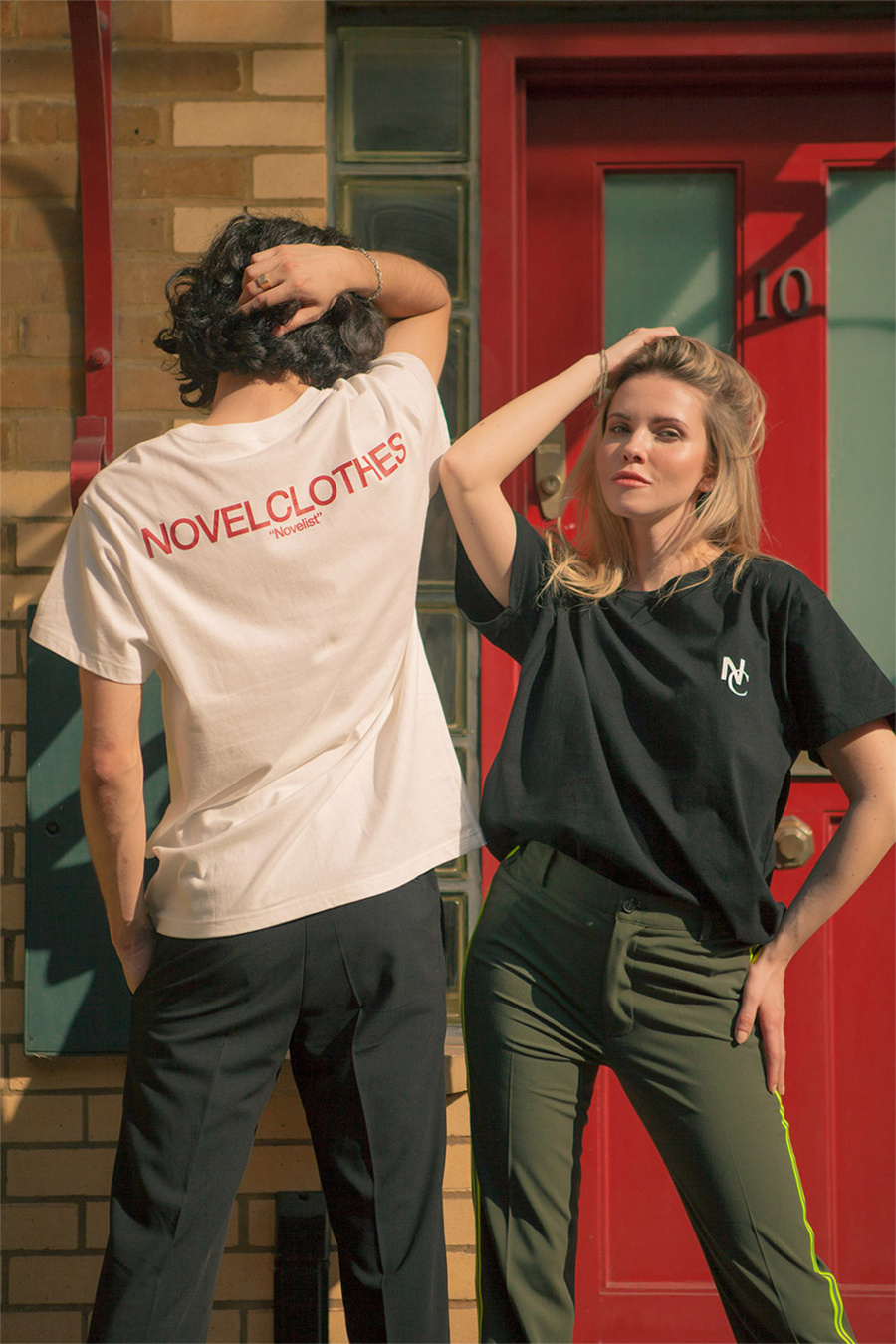 노블클로즈(NOVELCLOTHES) 로고 베이직 티셔츠(화이트)