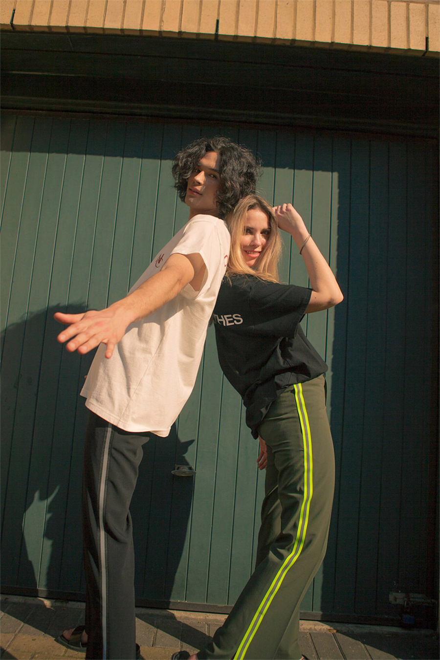 노블클로즈(NOVELCLOTHES) 로고 베이직 티셔츠(화이트)