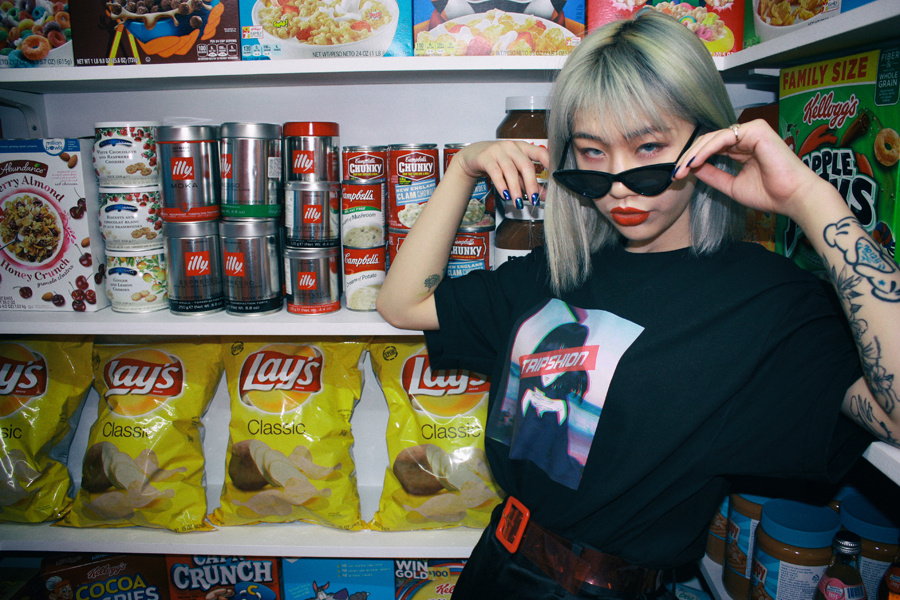 트립션(TRIPSHION) 앤귀쉬 아이즈 티셔츠 - 8컬러