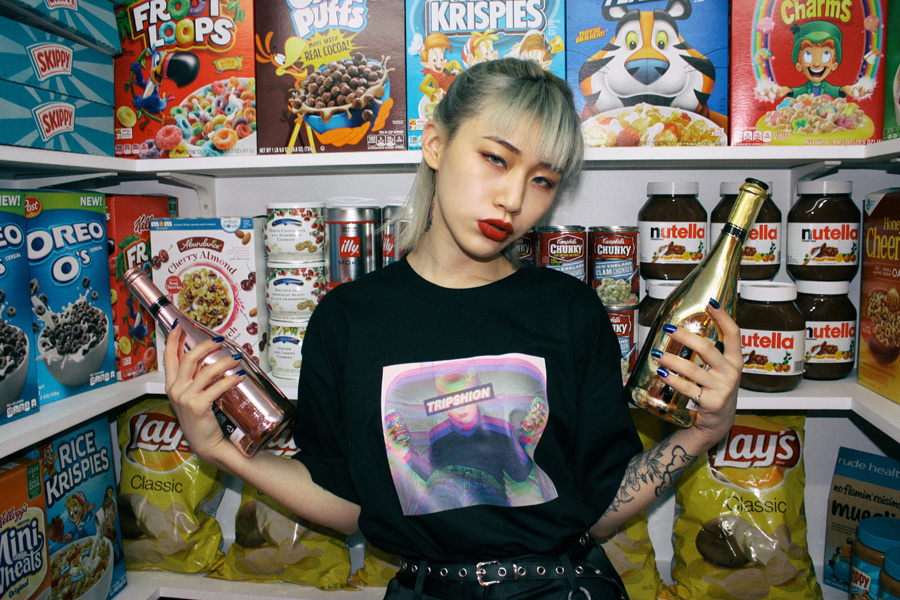 트립션(TRIPSHION) 알코올 차일드 티셔츠 - 8컬러