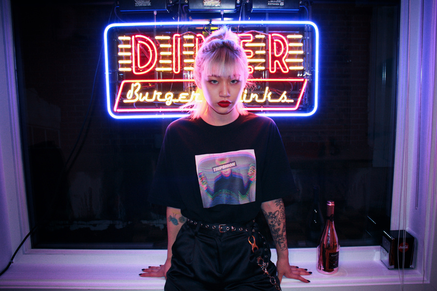 트립션(TRIPSHION) 알코올 차일드 티셔츠 - 8컬러