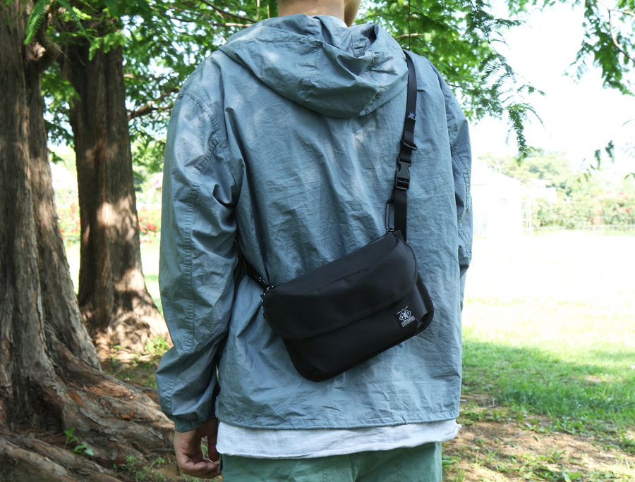 이스트인디고(EASTINDIGO) 볼륨 사코슈백 블랙