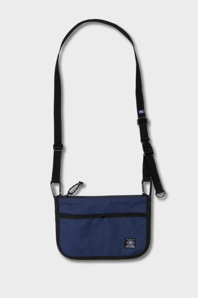 이스트인디고(EASTINDIGO) 플랫 사코슈백 네이비