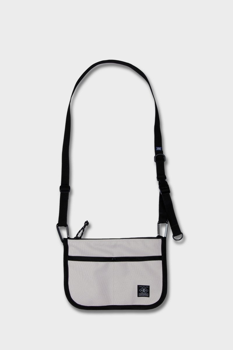 이스트인디고(EASTINDIGO) 플랫 사코슈백 네이비