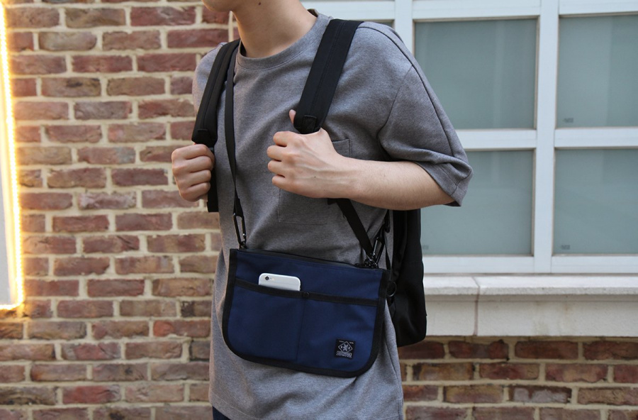 이스트인디고(EASTINDIGO) 플랫 사코슈백 네이비