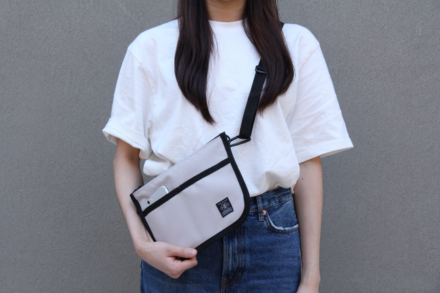 이스트인디고(EASTINDIGO) 플랫 사코슈백 네이비