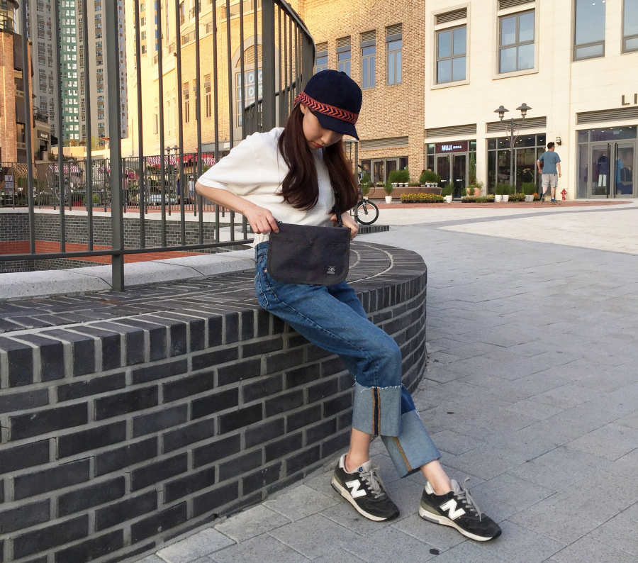 이스트인디고(EASTINDIGO) 플랫 사코슈백 네이비